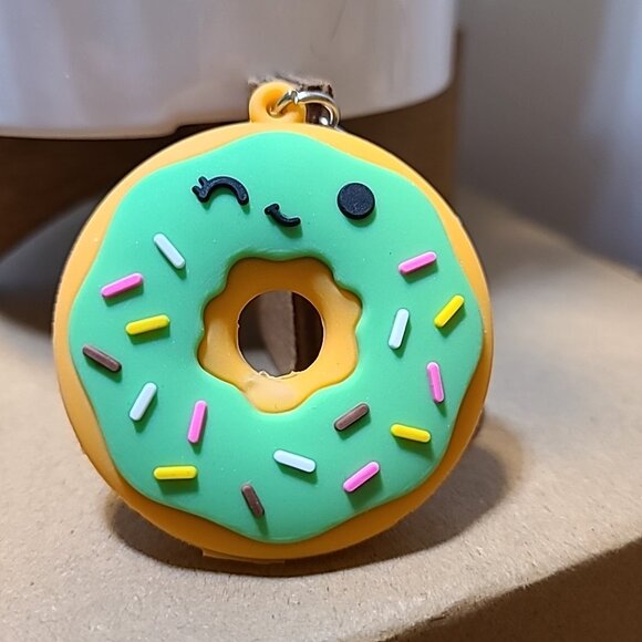 Cute Donut Keychain Charm Style Green Icing Sprinkles Key Ring - Picture 4 of 4